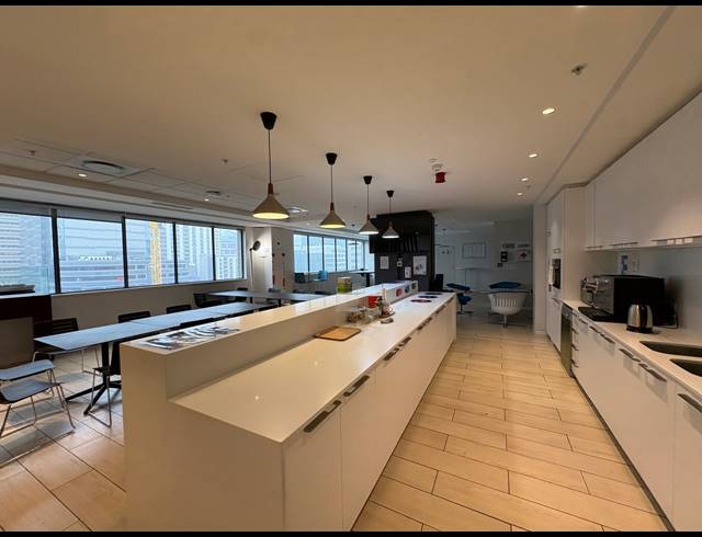 4,055M² OFFICE TO LET IN FORESHORE